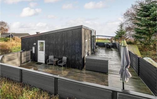 Grønninghoved Strand House | Amazing Home In Sjølund With Wifi