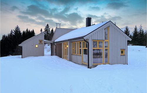 Stamsund House | Amazing Home In Stamsund With Kitchen