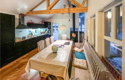 Stamsund House | Amazing Home In Stamsund With Kitchen