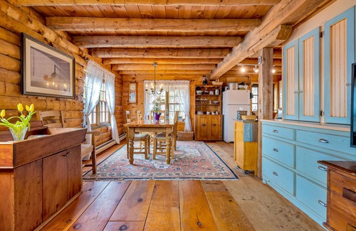 Quechee Cabin | Amazing home on 90 acres - AC, fireplace & great mountain views