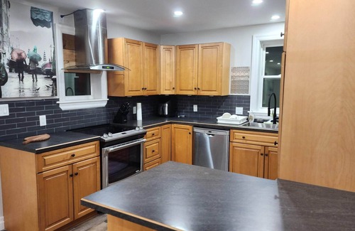 Cambridge House | Amazing home on a huge backyard right near downtown, costco, movie.Pet Friendly!