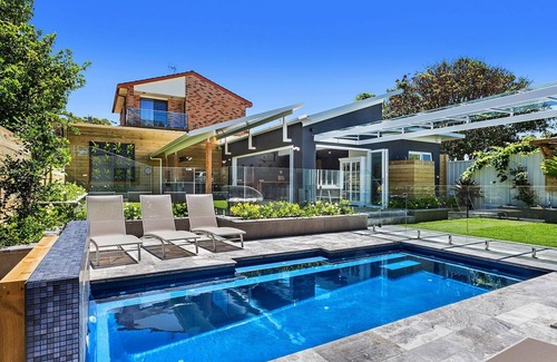 Shoal Bay House | Amazing home with swimming pool, close to Shoal Bay Beach!