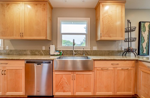 McKinleyville House | Amazing home with a spectacular panoramic ocean view, deck, BBQ and hot tub