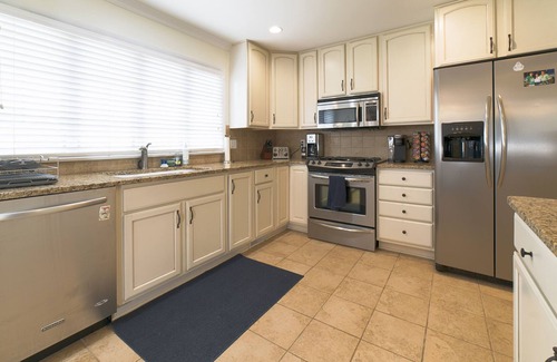 Harters Heights House | Amazing house 1 block from ND- sleeps 13