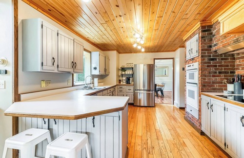 Detroit Lakes House | Amazing Lake Home w/Private Beach in heart of DL! Accommodates large groups.
