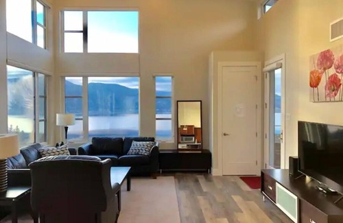 Okanagan-Similkameen House | Amazing Lake View - Relaxing Naramata Bench Home