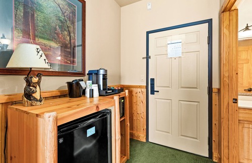Two Harbors Apartment | Amazing Lake Views, Studio, 2 Queen Beds & Pools