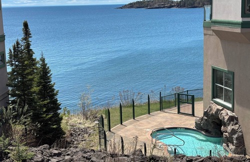 Two Harbors Apartment | Amazing Lake Views, Studio, 2 Queen Beds & Pools