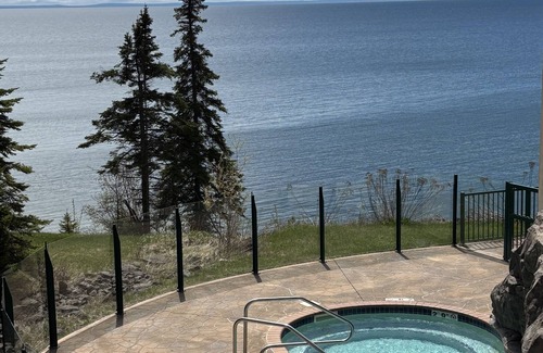 Two Harbors Apartment | Amazing Lake Views, Studio, 2 Queen Beds & Pools