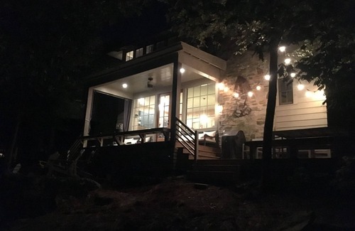 Logan House | Amazing LAKEFRONT 4 bedroom at Silverock Cove on Smith Lake