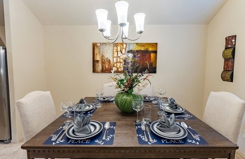 Spring House | Amazing & Modern 3BR, 2BA Home near IAH, DT