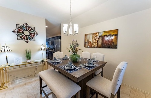 Spring House | Amazing & Modern 3BR, 2BA Home near IAH, DT