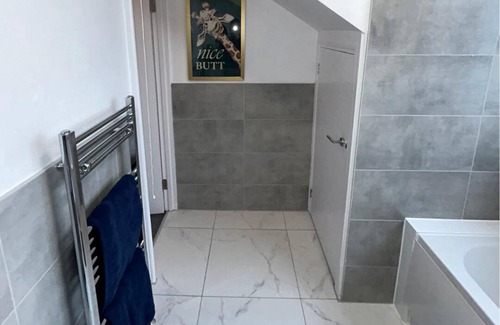Gloucester Apartment | Amazing New Loft Apartment Ideally Located