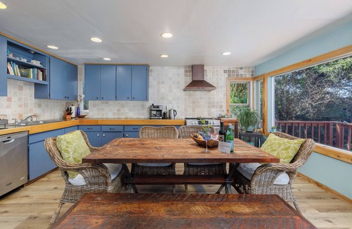 Agate Beach House | Amazing Ocean Views with Hot Tub, Family Friendlynn