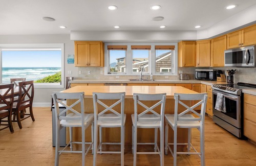 Rockaway Beach House | Amazing Oceanfront Home -Two Master Suites!