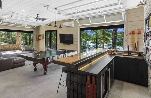 Gainesville House | Amazing Privacy at Waters Edge. Upscale for Executive & Family Getaway