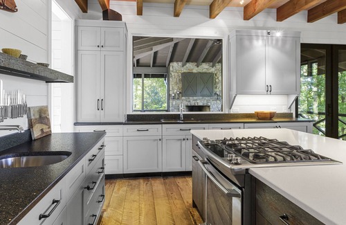 Gainesville House | Amazing Privacy at Waters Edge. Upscale for Executive & Family Getaway