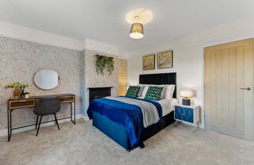 Mells House | Amazing Rural Retreat in The Cotswolds - Parking
