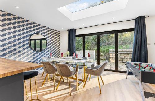 Mells House | Amazing Rural Retreat in The Cotswolds - Parking
