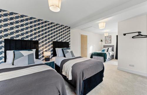 Mells House | Amazing Rural Retreat in The Cotswolds - Parking