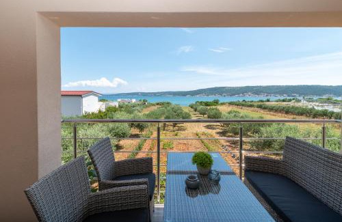 Kastel Stafilic Apartment | Amazing sea view apartment- Romantica