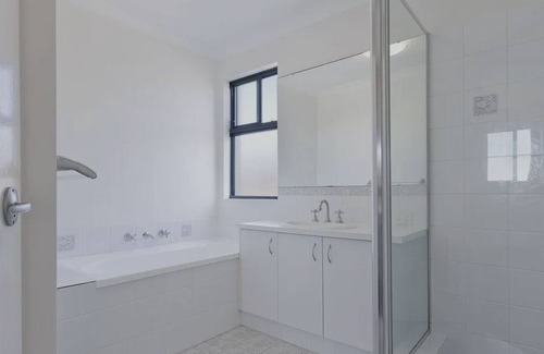 Doubleview House | Amazing spacious 4 bedroom,2 bathroom house perfect for event or family getaway.