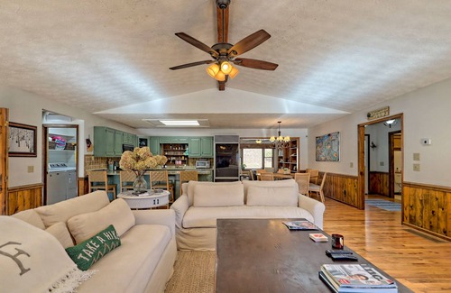 Wiley House | Amazing Spacious & Cozy Lake House on Lake Burton w/Boat Access! Dog Friendly!