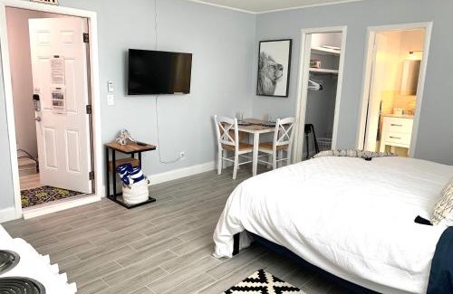 Singer Island Apartment | AMAZING Studio Close to the Peanut Island!