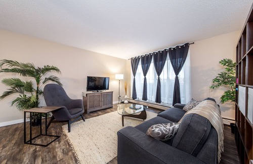 North Central Edmonton Apartment | Amazing Studio Suite & Workspace
