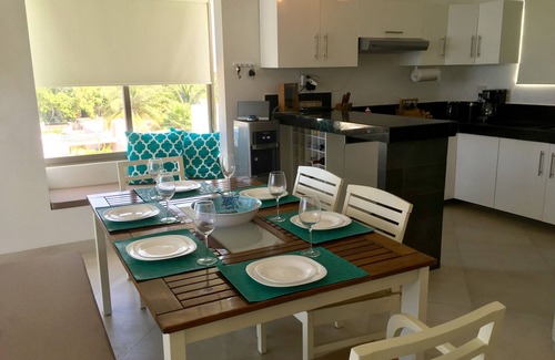 Chicxulub Puerto Apartment | Amazing Sunsets, breeze and Sea View from Bdr and Living room