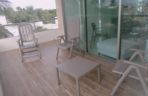 Chicxulub Puerto Apartment | Amazing Sunsets, breeze and Sea View from Bdr and Living room