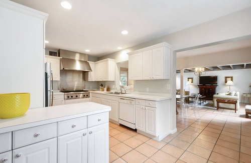 Old Northwood House | Amazing Tropical Home w/Heated Pool & Guest House only minutes from the Beach
