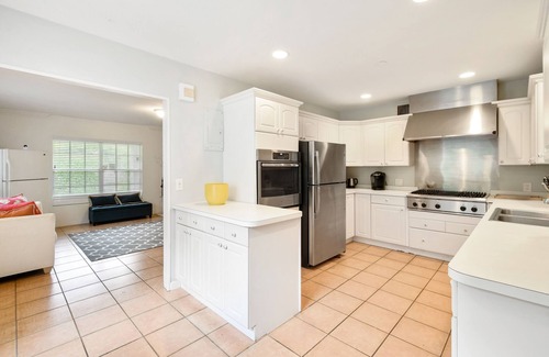 Old Northwood House | Amazing Tropical Home w/Heated Pool & Guest House only minutes from the Beach