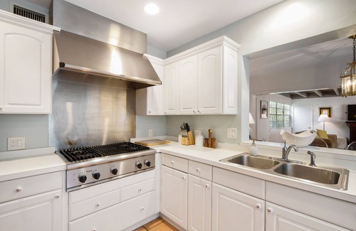 Old Northwood House | Amazing Tropical Home w/Heated Pool & Guest House only minutes from the Beach