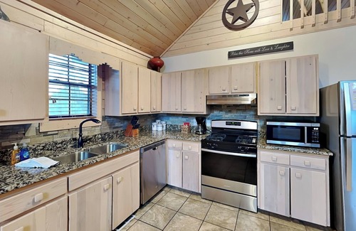 Alto Cabin | Amazing view! Cozy fireplace, covered hot tub, w. bonus loft