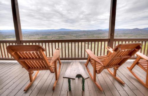 Mineral Bluff House | Amazing View - Hot Tub, Game Room, Fire Pit, and Stunning Mountain Views near Blue Ridge - Mineral Bluff, GA