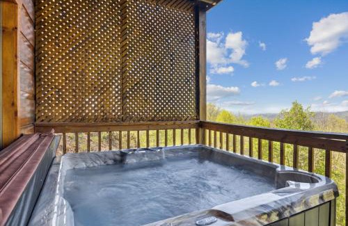 Gatlinburg - Pigeon Forge House | Amazing View Lodge, Your Ultimate 5-Bedroom Cabin Retreat in Sky Harbor Resort
