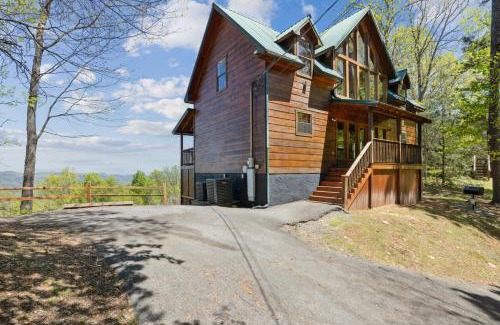 Gatlinburg - Pigeon Forge House | Amazing View Lodge, Your Ultimate 5-Bedroom Cabin Retreat in Sky Harbor Resort