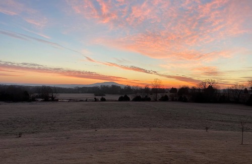 Booneville House | AMAZING VIEW of Mount Magazine!