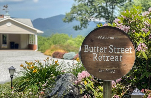 Landrum House | Amazing Views - Heated Pool - Hot Tub - Game Room - Enjoy!