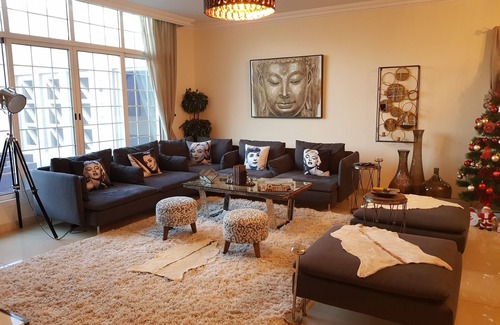 Jumeira 1 Villa | Amazing Villa over looking Burj khalifa in the centre of Dubai