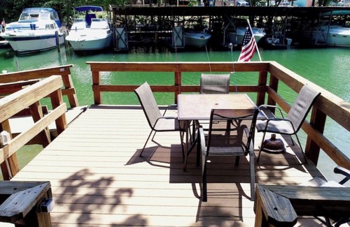 Lake Norman of Catawba House | Amazingly Affordable Lakefront Home 4BR/2BA w/Fire Pit & Kayaks on Lake Norman