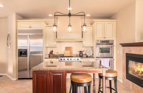 Flagstaff Cabin | Amberwood Apline Estate w/5 Showers, Spa & Views
