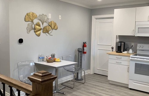 Niagara Falls House | Ambiance by the Falls Cozy Suite