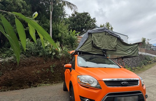 Centre Ville House | AMENAGED SUV " Mango ": fridge, freezer, sink, shower, camping equipment