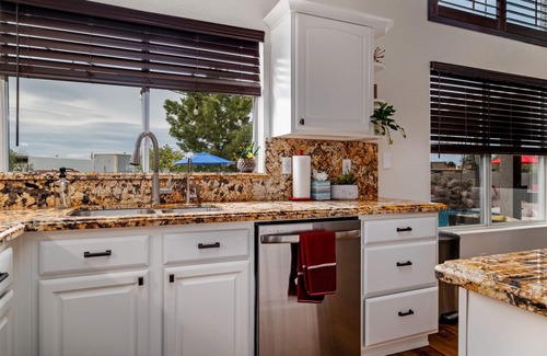 Gilbert House | Amenities Galore! Heated Pool, Play Structure, Putting Green