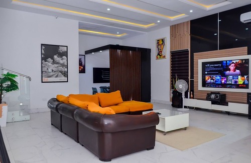 Lekki Phase 1 Villa | AMERICA LUXURY EXTENDED STAY
