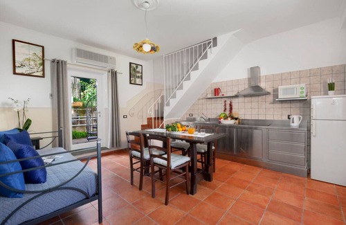 Sorrento Ski Chalet | AMORE RENTALS - Casa Limoneto with Shared Pool, Garden, Terraces and Parking