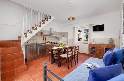 Sorrento Ski Chalet | AMORE RENTALS - Casa Limoneto with Shared Pool, Garden, Terraces and Parking