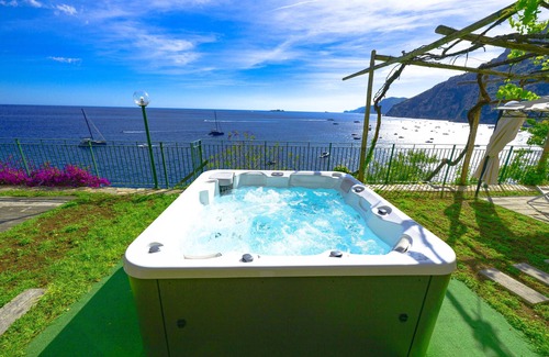 Arienzo Villa | AMORE RENTALS - Villa Lo Scoglio with Direct Sea Access and Garden